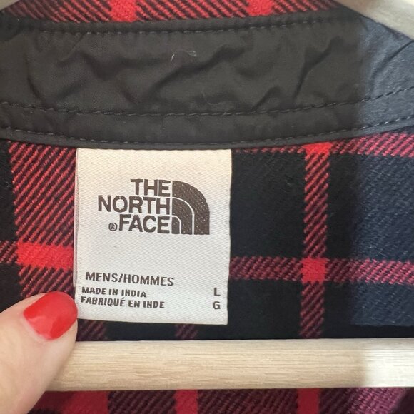 The North Face Men’s Red Plaid Flannel Shirt Size Large Buttons 100% Cotton - Picture 4 of 15